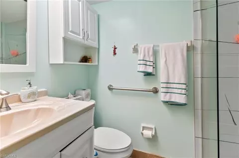 Bath - 29 High Point Cir E #508, Naples, FL 34103 photo 2 of 2
