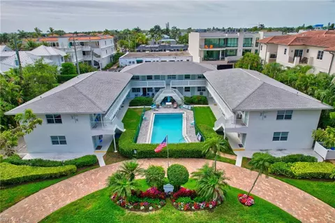 550 4th Ave S #9, Naples, FL 34102