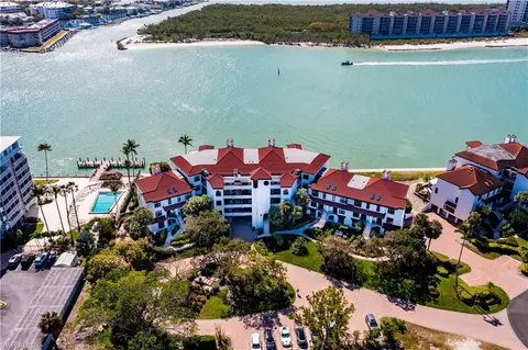 103 La Peninsula Blvd #103, Naples, FL 34113