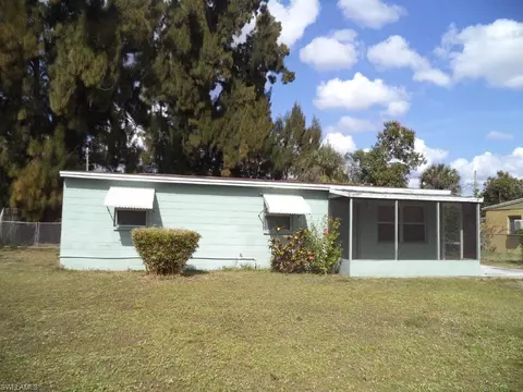 981 Lakeview Dr, North Fort Myers, FL 33903