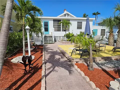 243 Pearl St, Fort Myers Beach, FL 33931
