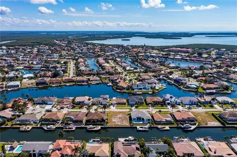 152 Gulfport Ct, Marco Island, FL 34145