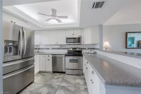 37 High Point Cir E #607, Naples, FL 34103