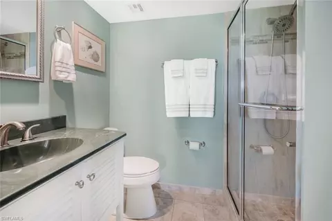Bath - 37 High Point Cir E #607, Naples, FL 34103 photo 1 of 2