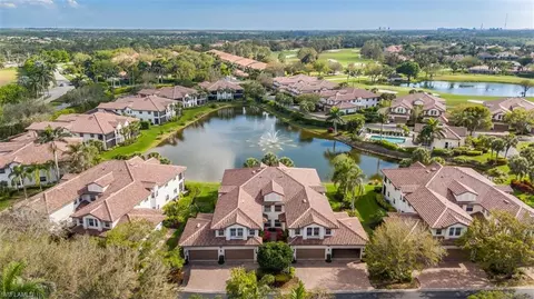 8208 Saratoga Dr #202, Naples, FL 34113