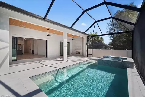 786 107th Ave N, Naples, FL 34108