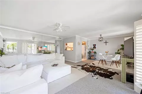 1950 Gulf Shore Blvd N #204, Naples, FL 34102