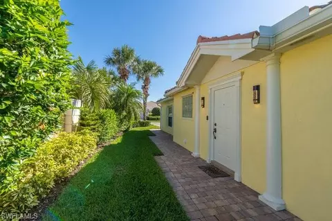 7566 Rozzini Ln, Naples, FL 34114