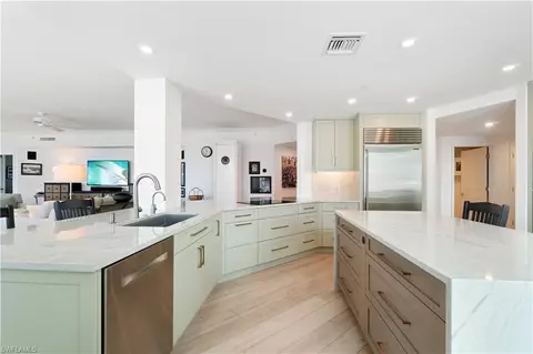 Kitchen - 445 Dockside Dr #A901, Naples, FL 34110 photo 3 of 7