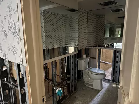 Bath - 302 2nd St S, Naples, FL 34102 photo 2 of 2
