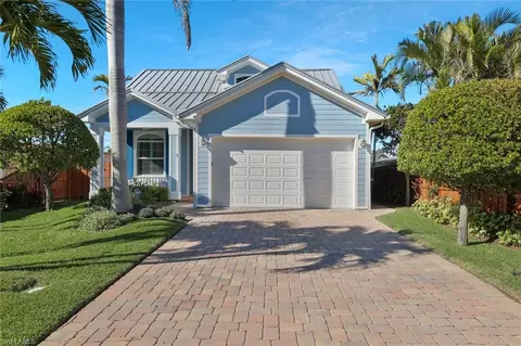 583 91st Ave N, Naples, FL 34108