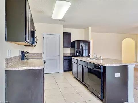 Kitchen - 324 Sunny Field Ct, Eustis, FL 32726 photo 2 of 2