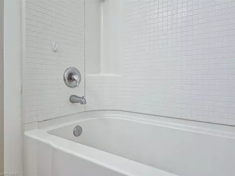 Bath - 324 Sunny Field Ct, Eustis, FL 32726 photo 4 of 4