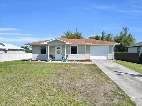 425 NW Juanita Ct, Cape Coral, FL 33993