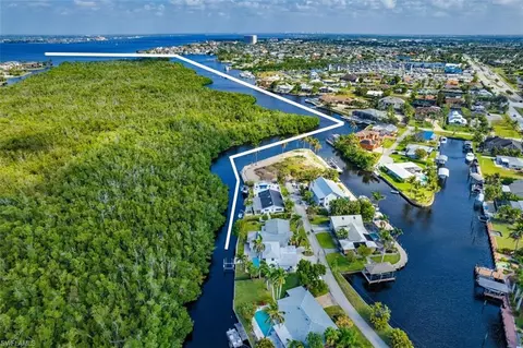 134 Crescent Dr, Fort Myers, FL 33919