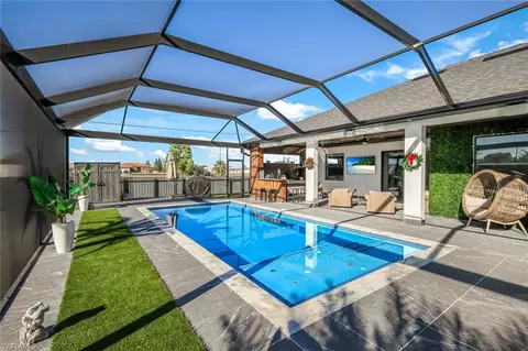 712 NE 2nd Pl, Cape Coral, FL 33909