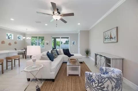 263 Tamarindo Ln, Naples, FL 34114