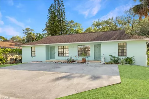 2897 Gordon St, Naples, FL 34112