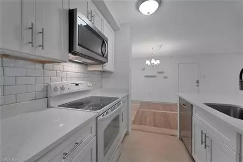 8960 Colonnades Ct E #915, Bonita Springs, FL 34135