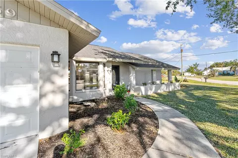 7359 Van Lake Dr, Englewood, FL 34224