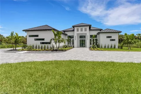 123 10th Ave NW, Naples, FL 34120