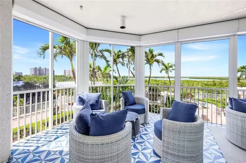 285 Grande Way #402, Naples, FL 34110