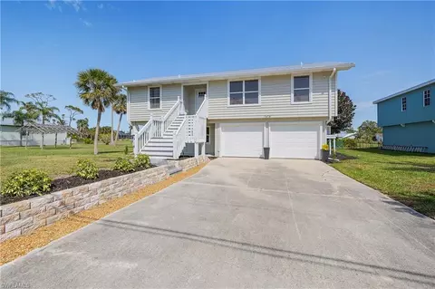 7674 Caloosa Dr, Bokeelia, FL 33922