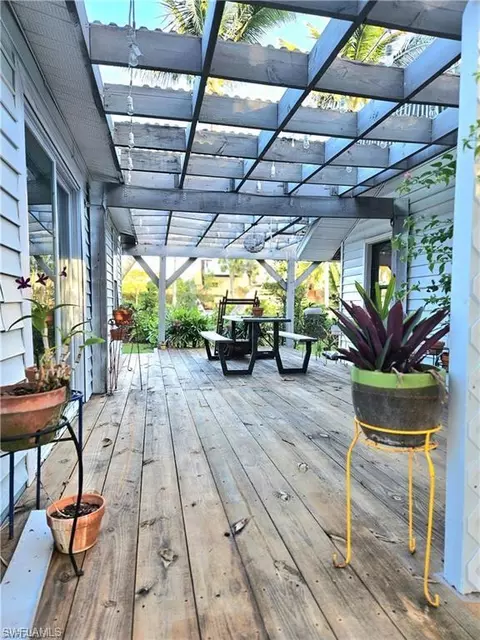 2898 Weeks Ave, Naples, FL 34112
