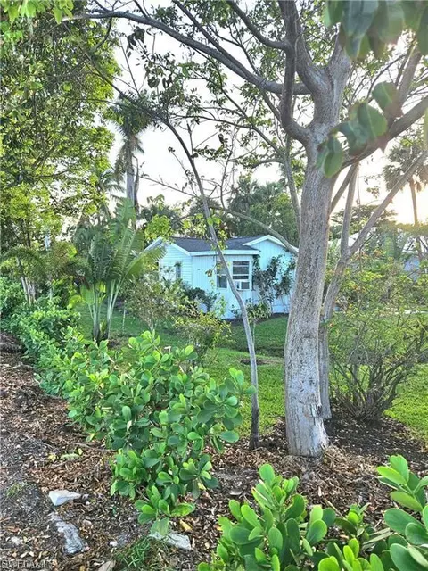 2898 Weeks Ave, Naples, FL 34112 photo 14