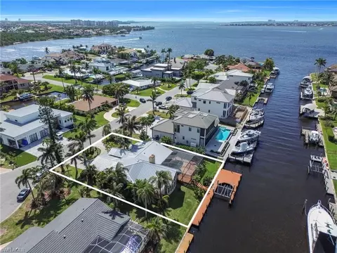 813 Cape View Dr, Fort Myers, FL 33919