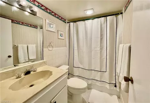 Bath - 1900 Alamanda Dr #208, Naples, FL 34102 photo 3 of 3