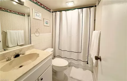 Bath - 1900 Alamanda Dr #208, Naples, FL 34102 photo 2 of 3