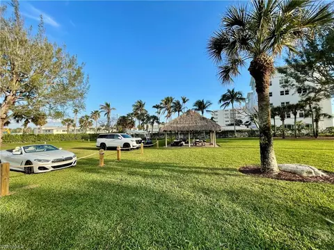 Exterior - 1900 Alamanda Dr #208, Naples, FL 34102 photo 5 of 6
