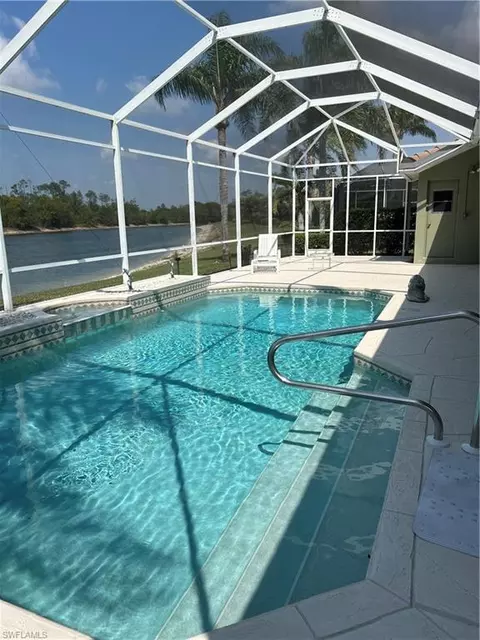 7793 Naples Heritage Dr, Naples, FL 34112
