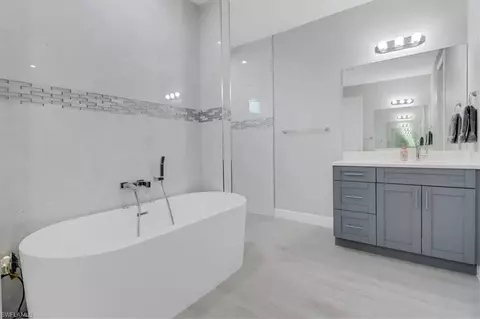 Bath - 2312 4th Ave SE, Naples, FL 34117 photo 2 of 5