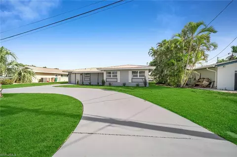 5275 Stratford Ct, Cape Coral, FL 33904