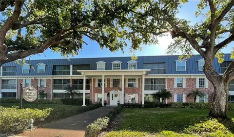 1900 Alamanda Dr #204, Naples, FL 34102