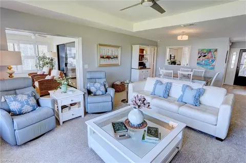 207 Courtside Dr #B203, Naples, FL 34105