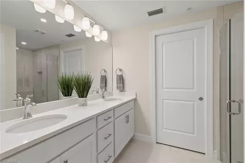 Bath - 238 Indies Dr E #101, Naples, FL 34114 photo 1 of 3