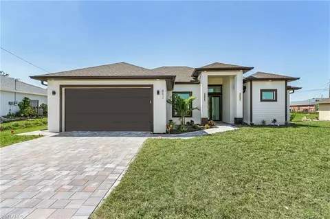 852 NE 6th Pl, Cape Coral, FL 33909