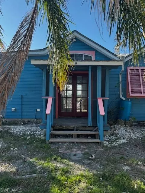 2602 Pine St, Matlacha, FL 33993