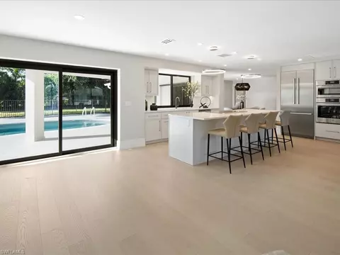 518 Cypress Way E, Naples, FL 34110