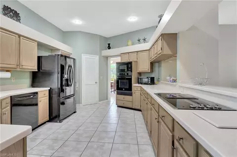Kitchen - 2024 Imperial Cir, Naples, FL 34110 photo 3 of 4