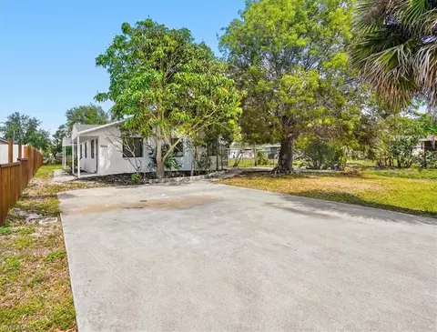 3655 Hibiscus Ave, Naples, FL 34104 photo 2