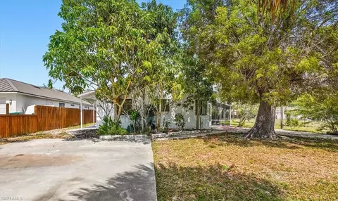 3655 Hibiscus Ave, Naples, FL 34104 photo 3