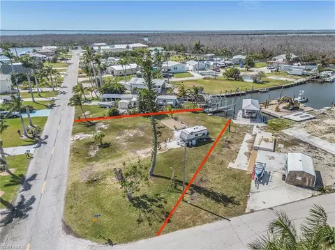 2375 York Rd, Saint James City, FL 33956