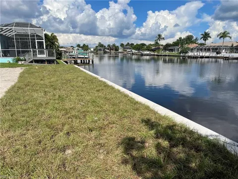 3241 SW 8th St, Cape Coral, FL 33991