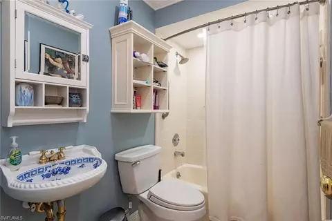 Bath - 4616 Chippendale Dr, Naples, FL 34112 photo 2 of 2