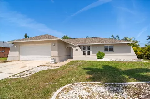 233 SW 32nd Ter, Cape Coral, FL 33914