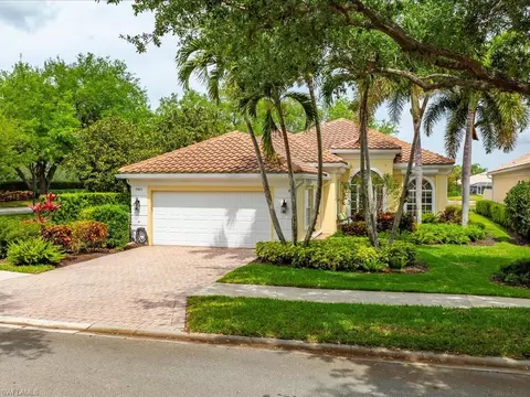 5401 Freeport Ln, Naples, FL 34119